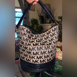 Michael Kors Gladstone Bucket Hobo Purse Shoulder Bag